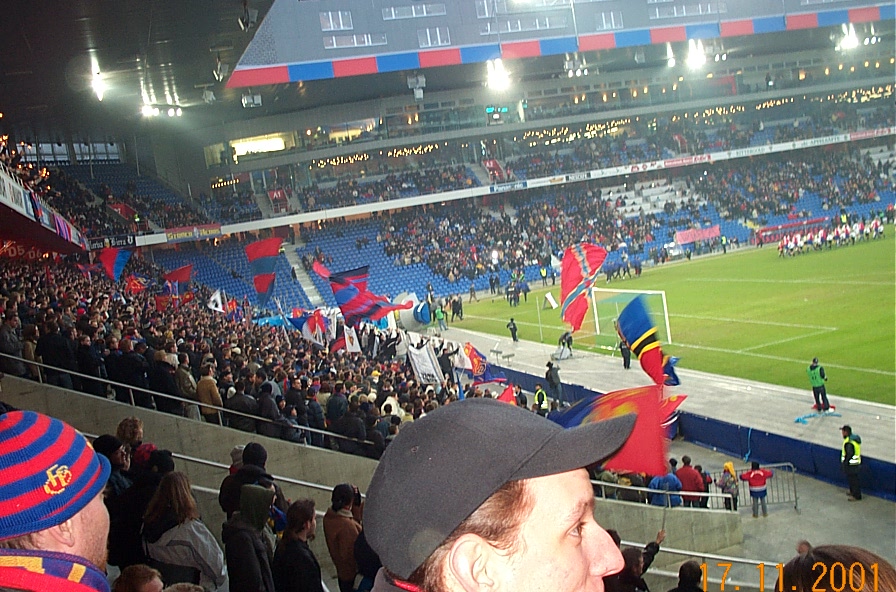 De S�mi im Joggeli ...  Und mir hens gs�h :-)